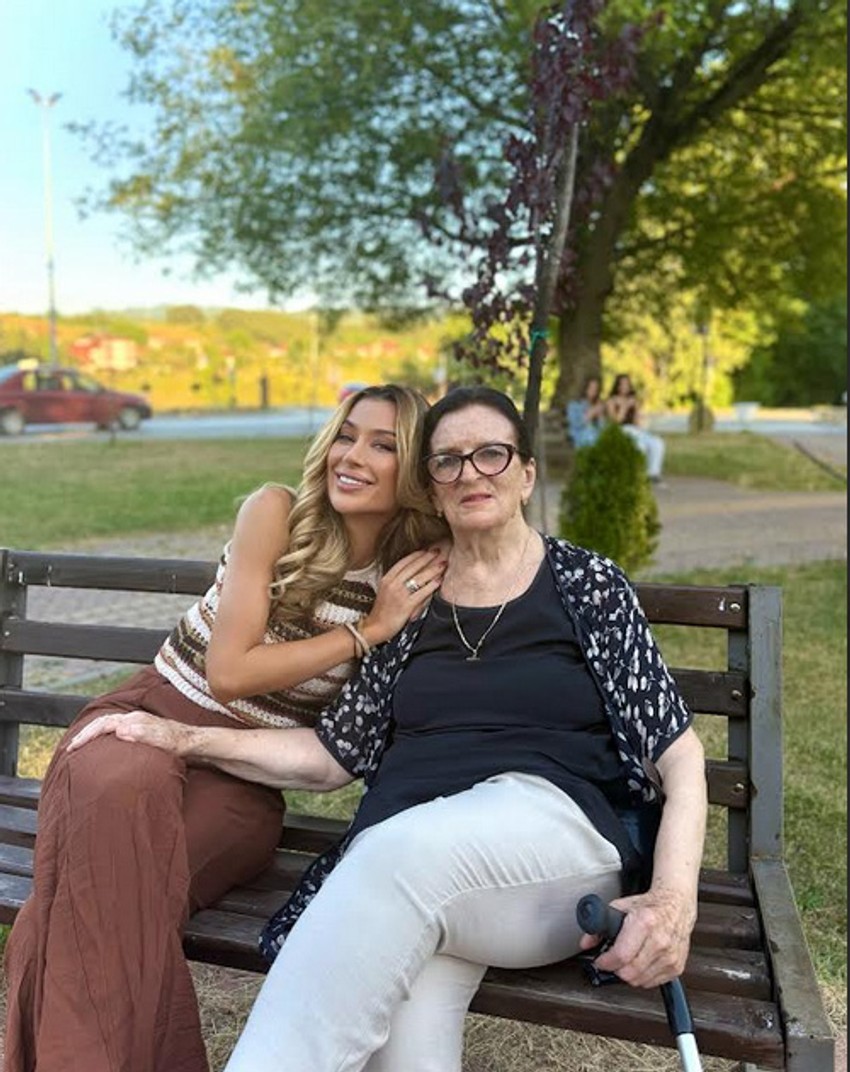 Tea Tairović sa bakom