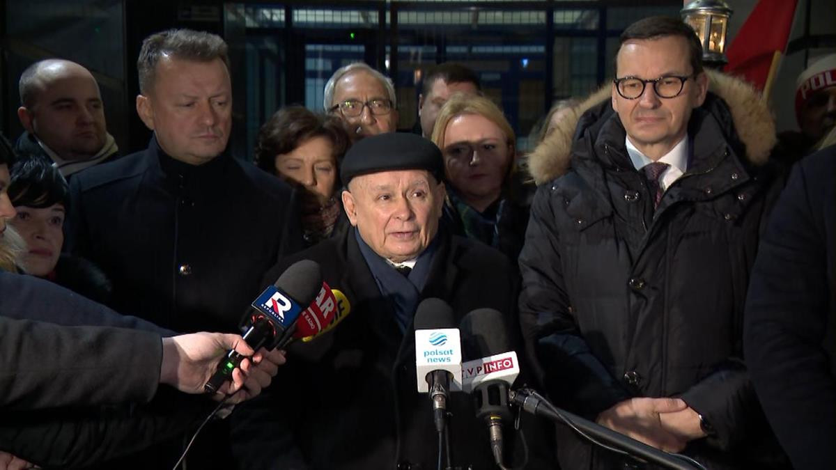 Kaczyński grzmi pod gmachem Prokuratury Krajowej: To jest klastyczna zbrodnia