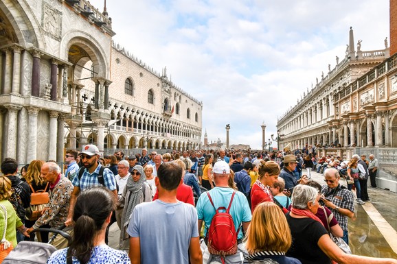AKO IDETE U NEKU OD OVIH 7 ZEMALJA ZA PRVI MAJ BUDITE NA OPREZU "Zamke" su gotovo na svakom koraku, sve vrvi od prevaranata: Evo i koji su najopasniji trikovi džeparoša