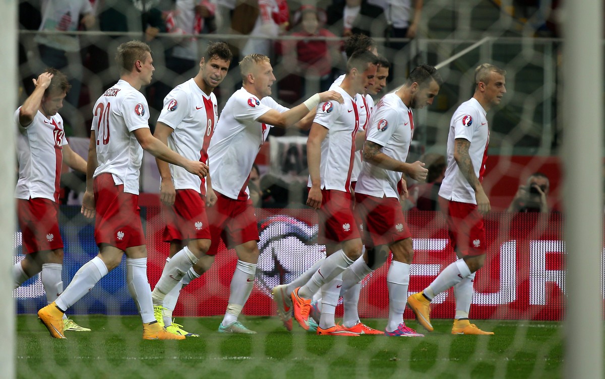 Niemcy na kolanach! Po golach Milika i Mili pokonaliśmy mistrzów świata!
