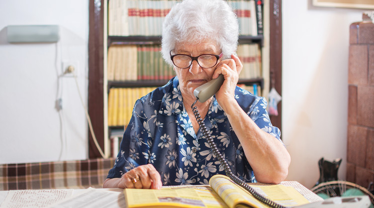 A csalók telefonon próbálják 
becserkészni az áldozatot:
betegséggel ijesztgetik
és gyógymódot kínálnak /Fotó: Shutterstock