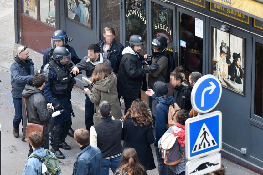 Skandaliczne zachowanie doradcy prezydenta. Przebrany za policjanta bił protestujących