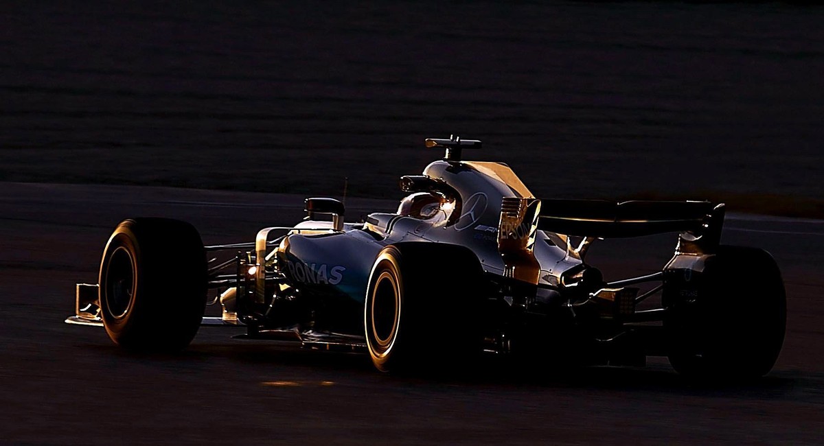 Formuła 1: Hamilton najszybszy na testach w Barcelonie