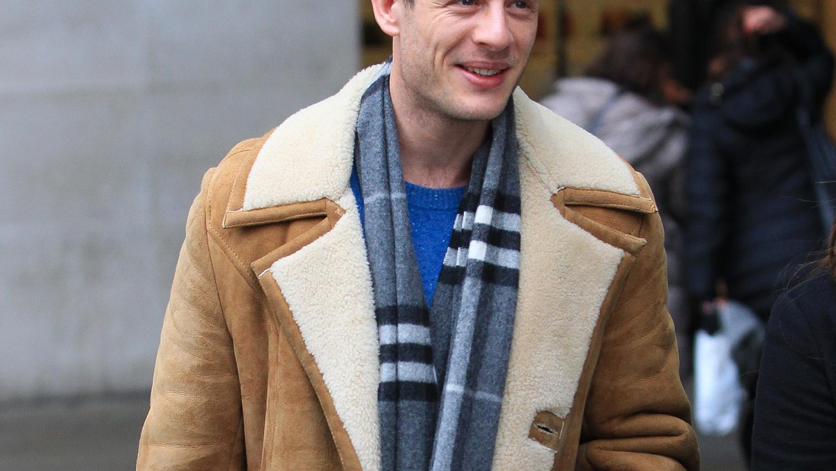 Grantchester and Happy Valley actor James Norton leaving BBC Radio One studios - London / IALA , kod: 185327-Xposure