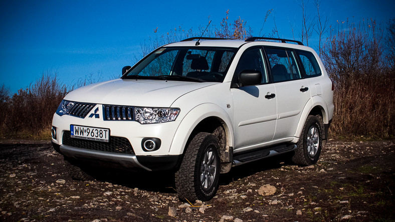 Mitsubishi Pajero Sport terenówka z prawdziwego zdarzenia