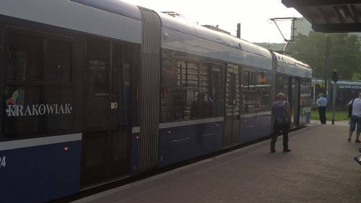 Mieszkańcy Mistrzejowic i osiedla Piastów w najbliższą niedziele nie dojadą w okolice swoich domów tramwajami. Powód? Prowadzone będą prace w podstacji trakcyjnej "Bieńczyce". W związku z tym konieczne będzie wstrzymanie ruchu tramwajowego na odcinku od Ronda Kocmyrzowskiego im. Ks. Gorzelanego do Mistrzejowic i Osiedla Piastów.