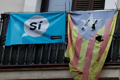 A damaged Estelada (Catalan flag of independence) hangs from a balcony in Barcelonae