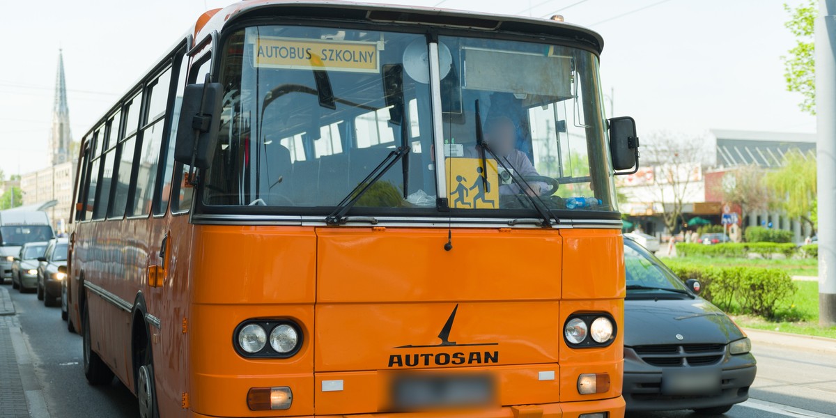 Kierowca szkolnego autobusu był kompletnie pijany.