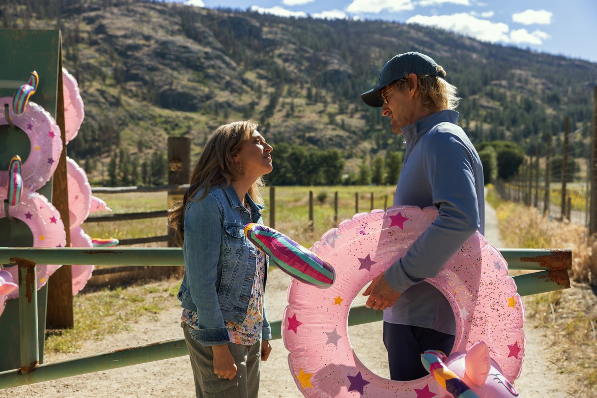 Mariana Treviño i Owen Wilson w czwartym odcinku serialu "Mistrz kija"