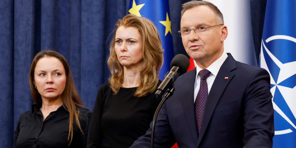 Andrzej Duda z żonami polityków PiS.