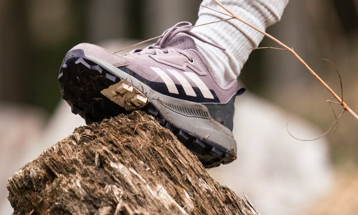 Wytrzymałe na górskim szlaku, wygodne jak sneakersy. Te buty Adidas to hit