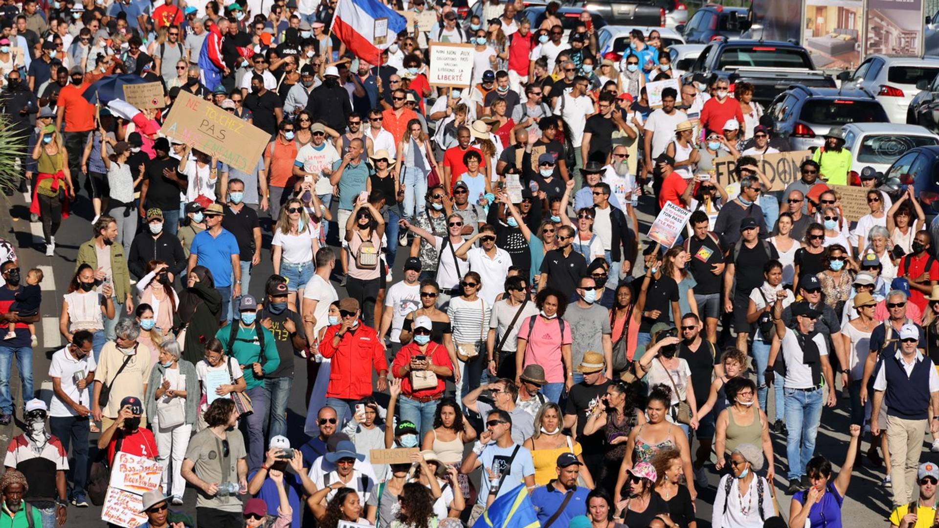 Antivakseri izašli na ulice, protestuju zbog kovid propusnica za ulazak u klubove: To je kršenje naših prava