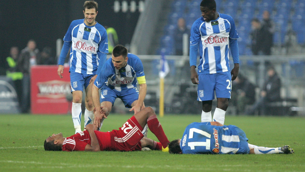 W niedzielnym spotkaniu 11. kolejki Ekstraklasy Lech Poznań ograł 4:1 Wisłę Kraków. Wynik zszedł jednak na drugi plan, ponieważ groźnie wyglądającej kontuzji nabawił się brazylijski obrońca Białej Gwiazdy Cleber. Na szczęście okazało się, że zawodnik nie ma uszkodzonego kręgosłupa.