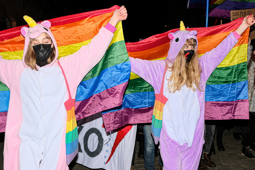 Kraków, 8 marca 2021 r. W Międzynarodowym Dniu Kobiet Polki i Polacy protestują przeciwko publikacji orzeczenia Trybunału Konstytucyjnego w sprawie zakazu aborcji w przypadku poważnych wad płodu