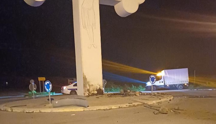 Muškarac (30) poginuo nakon što je automobilom udario u betonski krst
