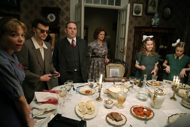 Marianna Zydek, Mateusz Kościukiewicz, Sławomir Orzechowski, Katarzyna Figura, Milena Poświatowska, Iga Mencel na planie filmu 'Panie Dulskie'