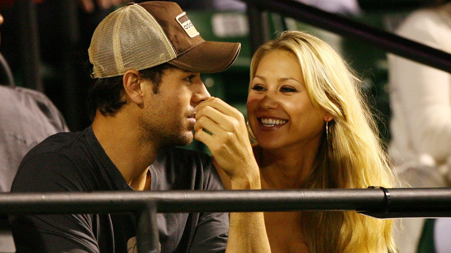 Enrique Iglesia a jeho priateľka Anna Kournikova, Sony Ericsson Open v Crandon Park Tennis Center 2. apríla 2009