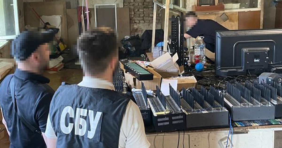 Służby rozniosły farmę internetowych trolli. Właścicielom grozi dotkliwa kara