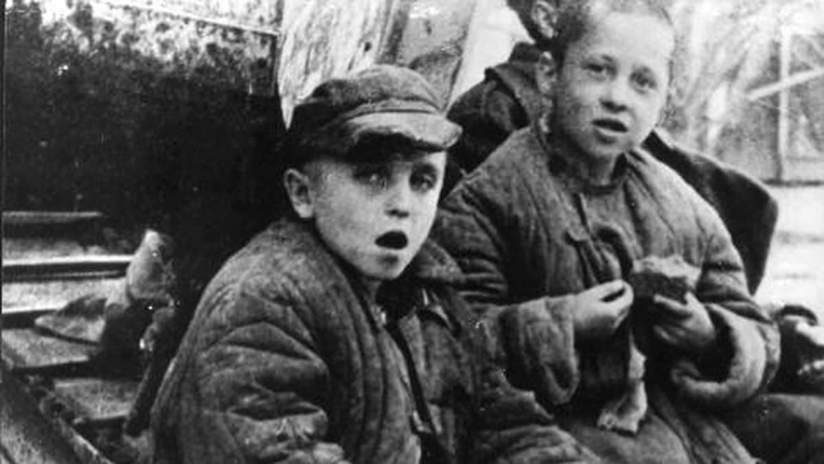 Tysiące dzieci z Europy Wschodniej zostało wywiezionych podczas II wojny światowej do hitlerowskich Niemiec i zgermanizowanych. Do tej pory nie otrzymały odszkodowania jako ofiary nazizmu.