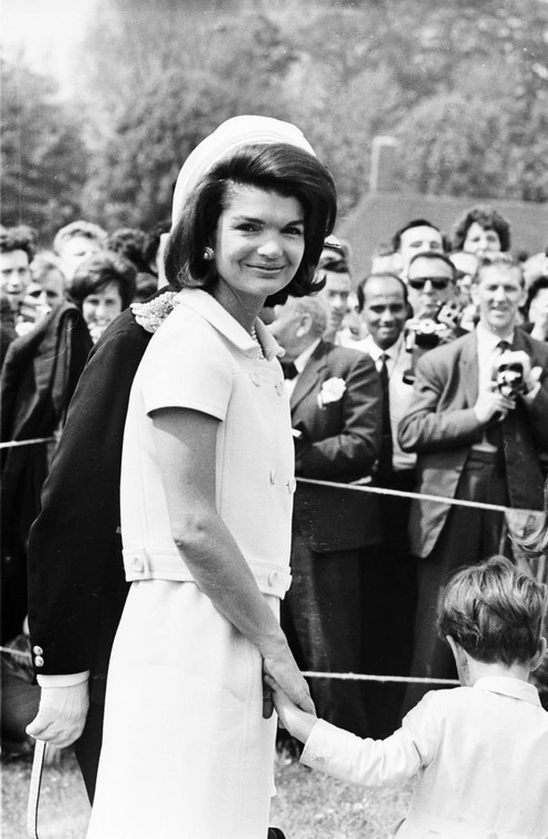 Jackie Kennedy w pudełkowym kapeluszu