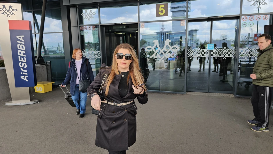 Viki Miljković na aerodromu