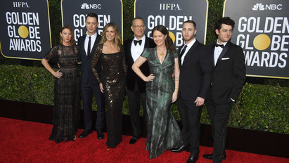 Tom Hanks fia vajon mit csinál? Így kellemetlenkedett a Golden Globe-gálán – videó