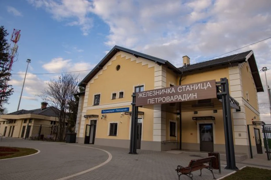 Železnička stanica Petrovaradin