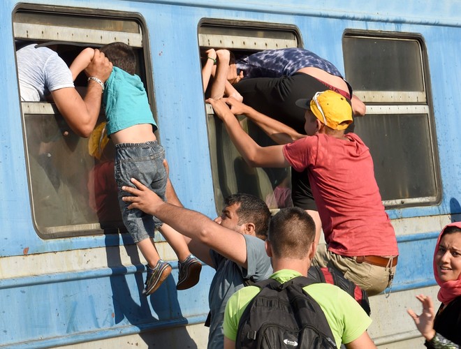 Imigranci na stacji Gevgelija w Macedonii