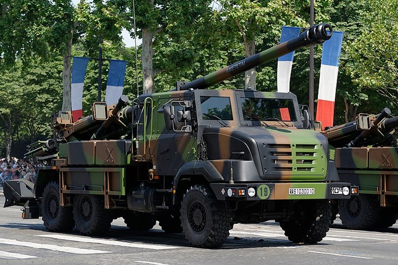 Francuska armatohaubica kołowa kal. 155 mm Caesar.
