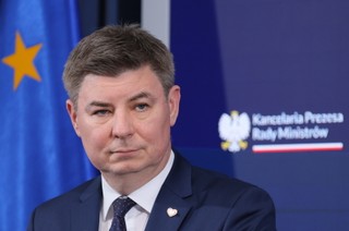 Szef KPRM: Osoby, które wykonują działania propagandowe, to jest zupełnie inna profesja niż dziennikarze