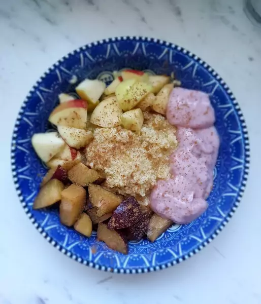 Śniadanie numer trzy - jaglanka z jogurtem i owocami 