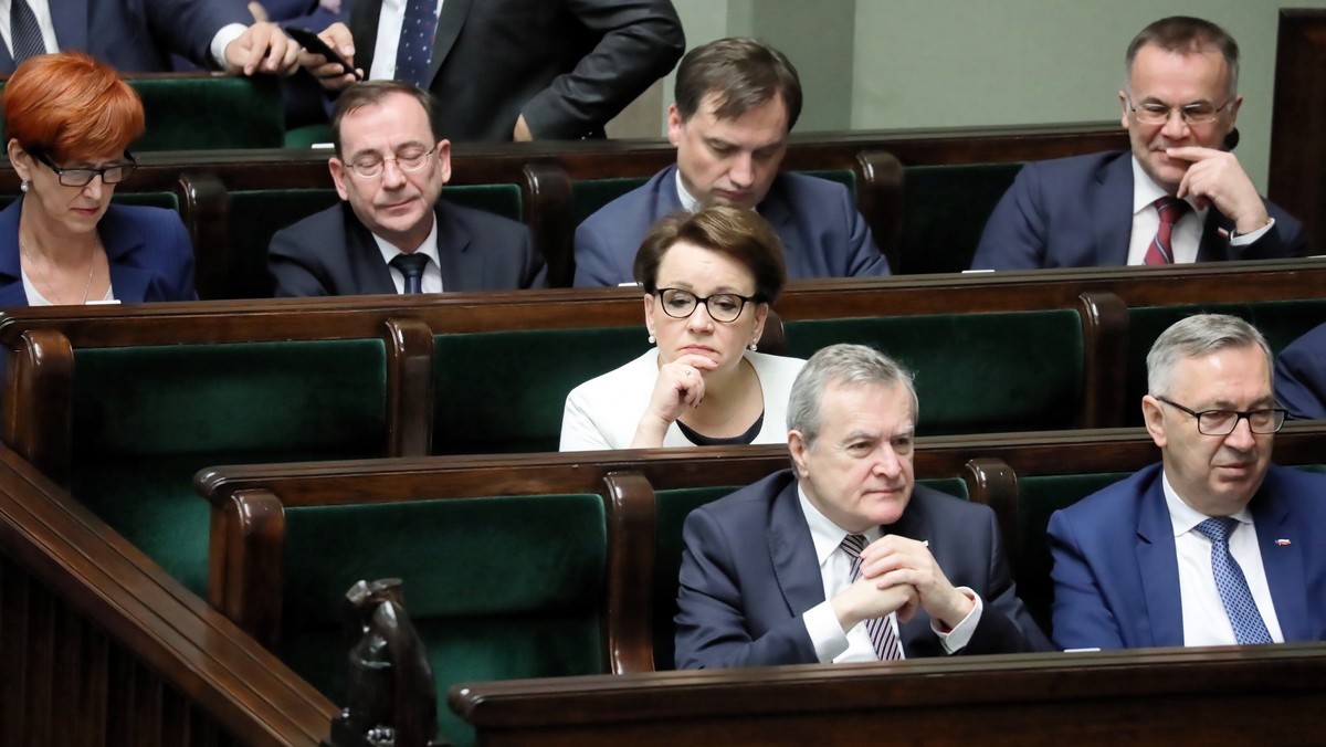 Anna Zalewska i posłowie PiS