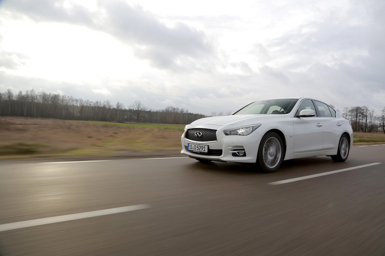 Test Infiniti Q50 2.2d