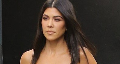 Kourtney Kardashian 20 éves fiújával kultúrprogramozik