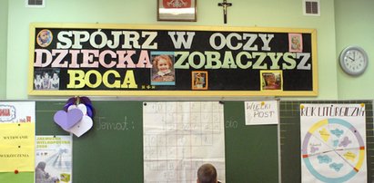 Zdalna lekcja religii, a na niej... szokujące zdjęcia. Aż ciężko w to uwierzyć!