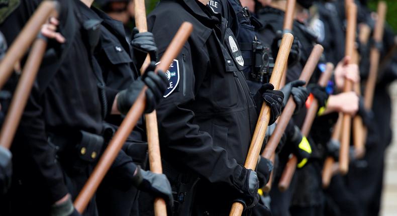 police protest batons