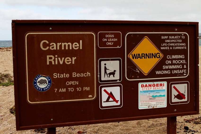 Znak upozorenja blizu plaže Manasteri