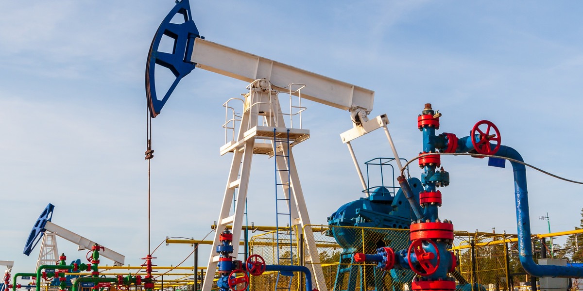 Na rynkach oczekuje się, że grupa OPEC+, kierowana przez Arabię Saudyjską, przypieczętuje wzrost dostaw ropy.