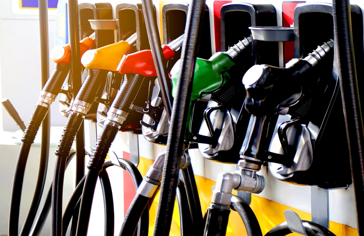 OPEC+ zwiększa wydobycie ropy. Ceny najniższe od pandemii