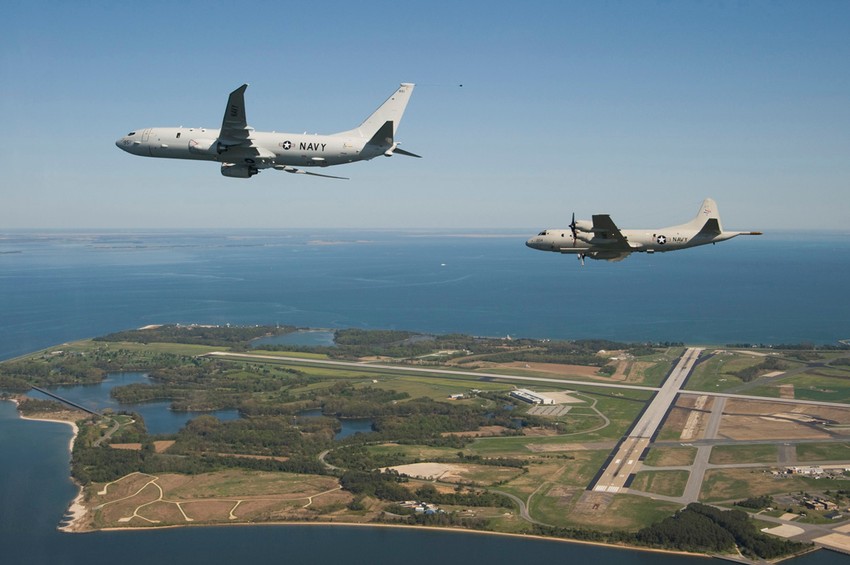 "Boing poseidon P-8" leti uz "P-3C Orion"
