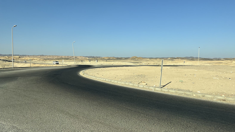 Jedna z dobrych tras z kurortu do miasta Marsa Alam