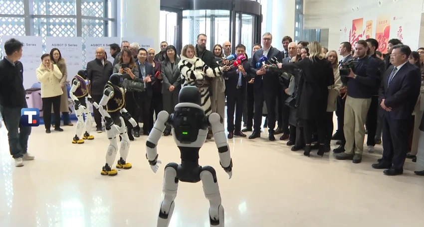 Aleksandar Vučić na prezentaciji robota kompanije AGIBOT