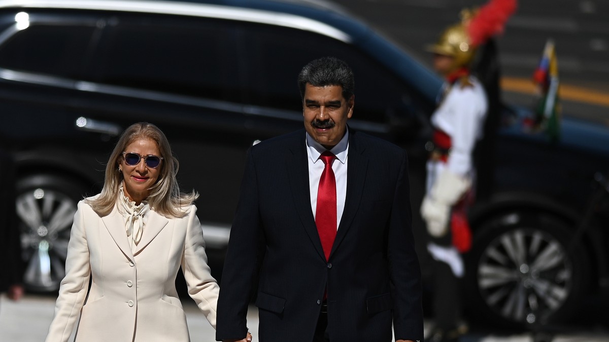 Nikolas Maduro, Silija Flores