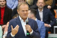 Donald Tusk podczas spotkania z mieszkańcami w Kluczborku