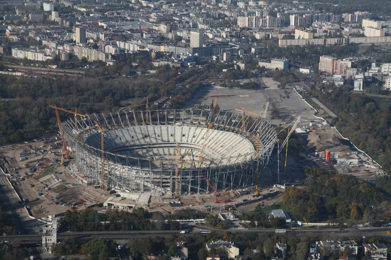 Stadion Narodowy w Warszawie z lotu ptaka po ukończeniu instalacji konstrukcji stalowej bryły (2). Fot. materiały prasowe NCS
