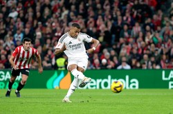 Mbappe zmarnował rzut karny, Valverde popełnił fatalny błąd, Real przegrał w Bilbao