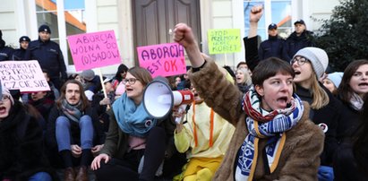 Zamieszki pod pałacem arcybiskupów! Policja użyła siły