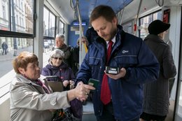 Motorniczy nie ma biletu na sprzedaż? Sąd: nie powinno być kary dla pasażera