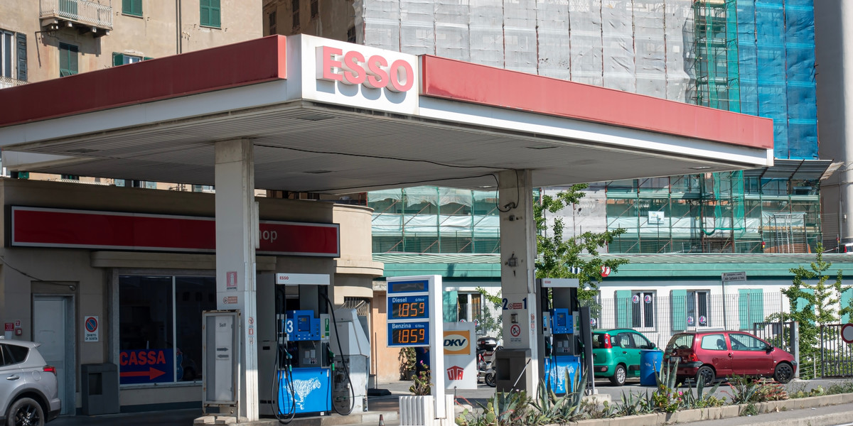Automaty paczkowe InPost staną na stacjach paliw Esso we Włoszech