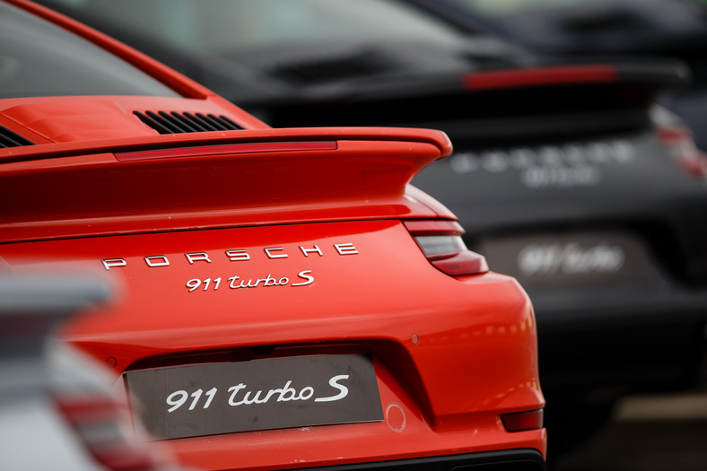 Porsche Carrera S i Turbo S na torze Istanbul Park